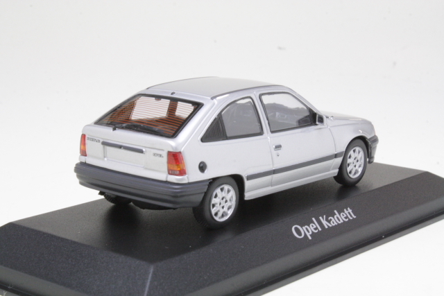 Opel Kadett E 1990, hopea - Sulje napsauttamalla kuva