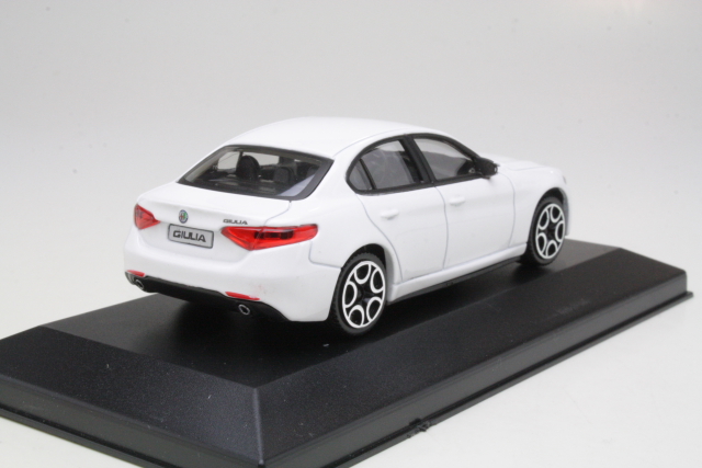 Alfa Romeo Giulia 2016, white
