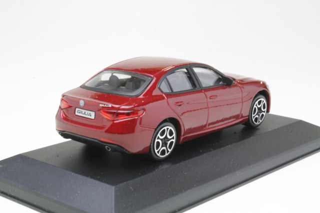 Alfa Romeo Giulia 2016, red