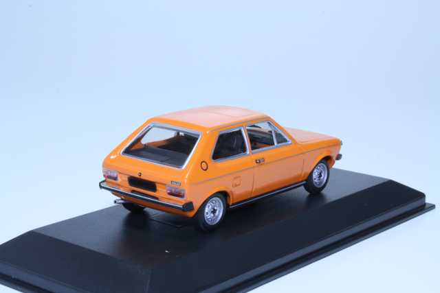 VW Polo 1975, orange