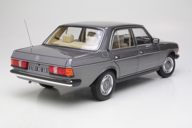 Mercedes 200 (w123) 1982, harmaa