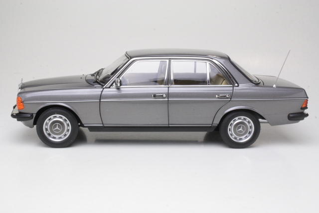 Mercedes 200 (w123) 1982, harmaa
