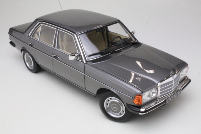 Mercedes 200 (w123) 1982, harmaa