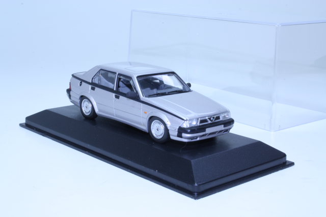 Plastic Box 1:43 Minichamps - Click Image to Close