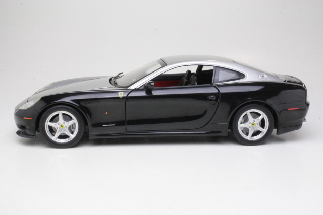 Ferrari 612 Scaglietti 2004, musta/hopea - Sulje napsauttamalla kuva