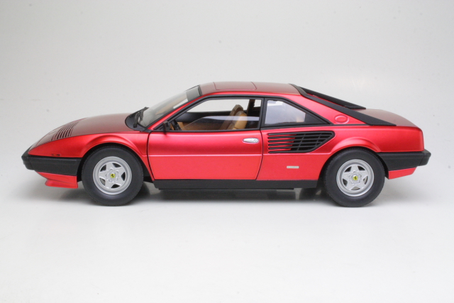 Ferrari Mondial 8 1982, punainen - Sulje napsauttamalla kuva