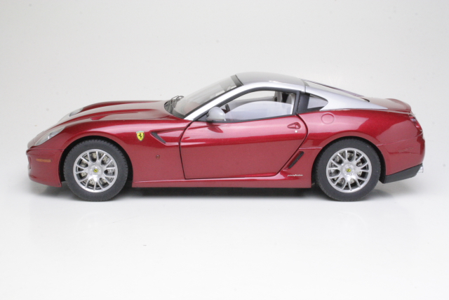 Ferrari 599 GTB Fiorano 2007, punainen/hopea - Sulje napsauttamalla kuva