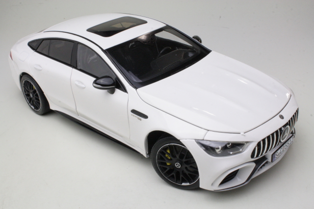 Mercedes AMG GT S 4-Matic 2019, valkoinen