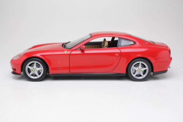 Ferrari 612 Scaglietti 2004, punainen
