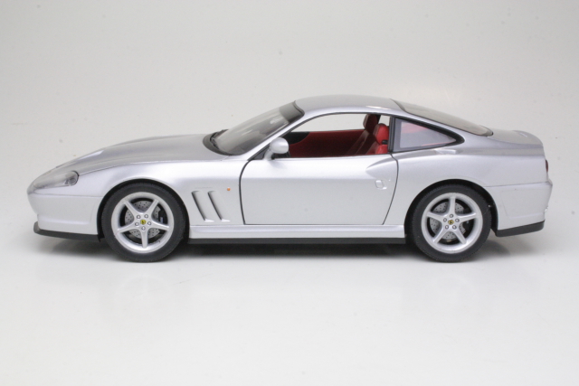 Ferrari 550 Maranello 1996, hopea
