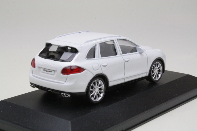 Porsche Cayenne, white