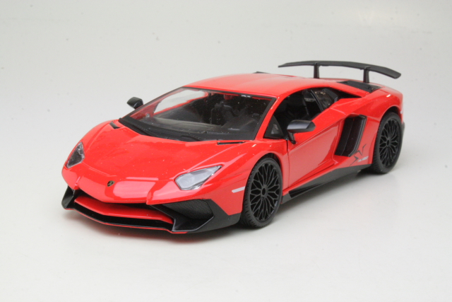 Lamborghini Aventador LP750-4 SV, punainen - Sulje napsauttamalla kuva