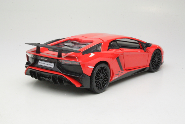 Lamborghini Aventador LP750-4 SV, punainen - Sulje napsauttamalla kuva