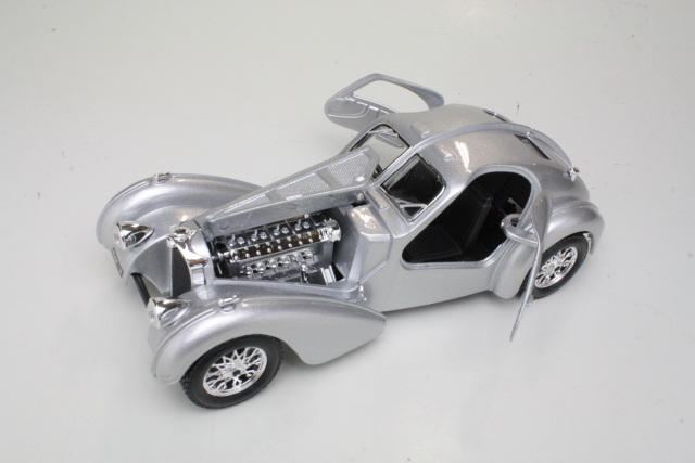 Bugatti Atlantic 1936, silver - Click Image to Close