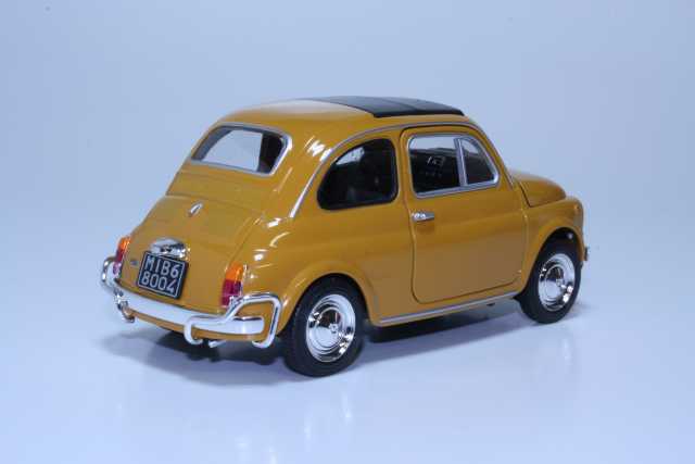 Fiat 500L 1968, keltainen