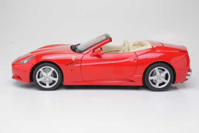 Ferrari New California Spider 2009, punainen - Sulje napsauttamalla kuva