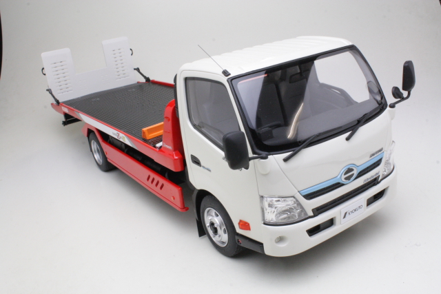 Nissan Kyokuto Flatop Zero 2, valkoinen