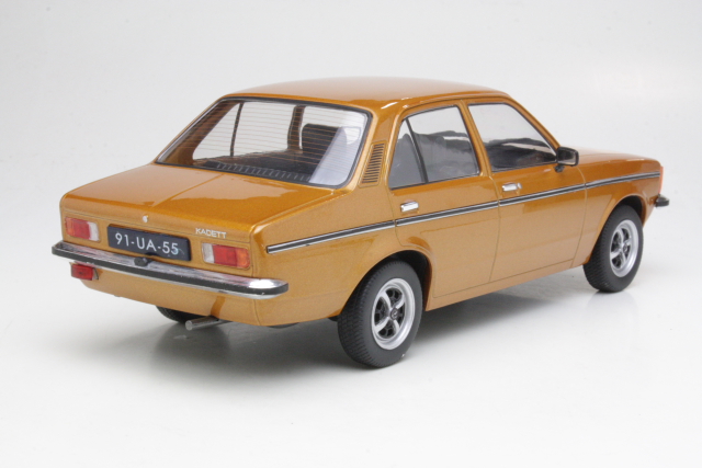 Opel Kadett C2 4d 1977, kulta - Sulje napsauttamalla kuva