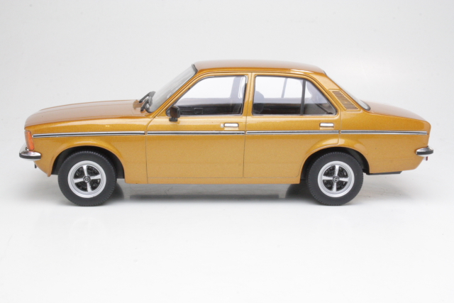 Opel Kadett C2 4d 1977, kulta - Sulje napsauttamalla kuva