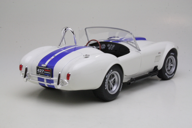 AC Cobra 427 Mk2 Coupe 1965, valkoinen/sininen - Sulje napsauttamalla kuva