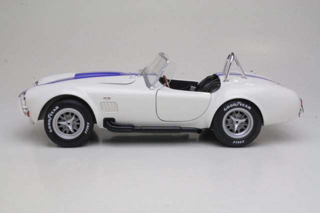 AC Cobra 427 Mk2 Coupe 1965, valkoinen/sininen - Sulje napsauttamalla kuva