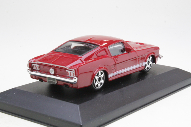 Ford Mustang GT 1967, punainen