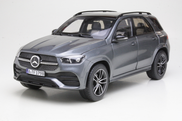 Mercedes GLE 2019, harmaa