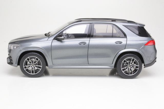 Mercedes GLE 2019, harmaa