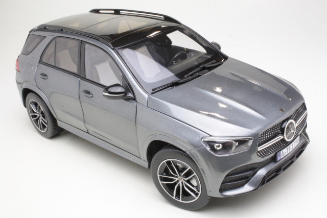 Mercedes GLE 2019, harmaa