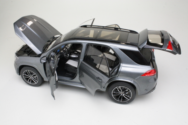 Mercedes GLE 2019, harmaa