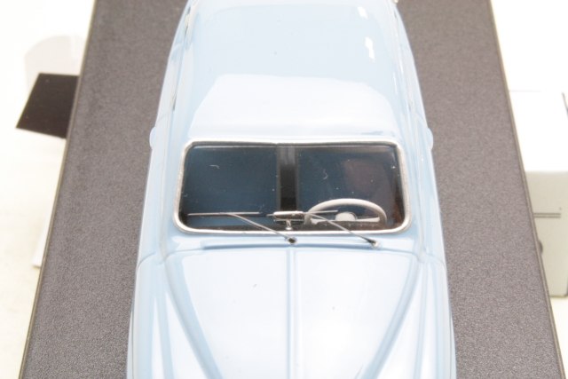 Saab 96 1962, vaaleansininen (sinivalkoiset penkit)