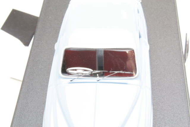 Saab 96 1962, vaaleansininen (punavalkoiset penkit)