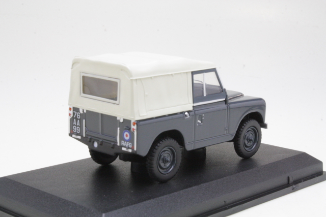 Land Rover ser.2 SWB Canvas, "RAF Police" - Click Image to Close