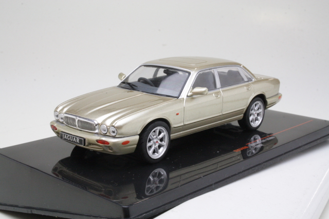 Jaguar XJ8 (X308) 1998, beige - Sulje napsauttamalla kuva