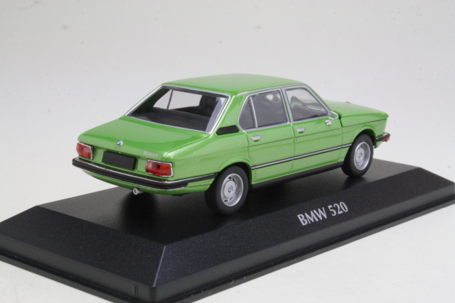 BMW 520 (e12) 1972, vihreä