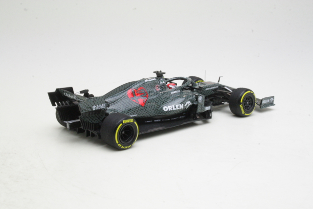 Alfa Romeo C39, Valentine Livery 14.02.2020, K.Raikkonen