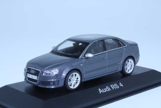 Audi RS4 2005, harmaa