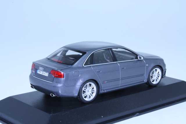 Audi RS4 2005, grey