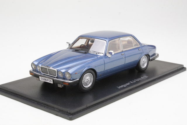 Jaguar XJ Series III 1986, light blue