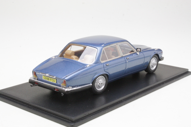 Jaguar XJ Series III 1986, light blue