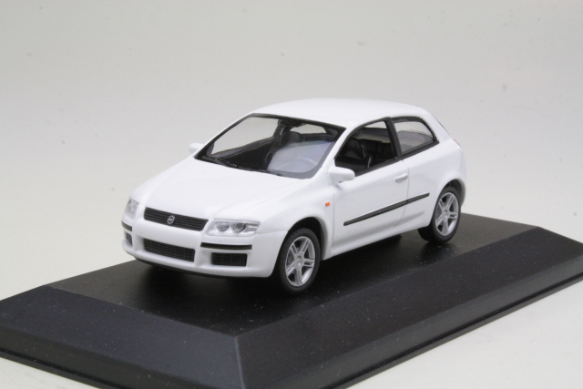 Fiat Stilo 3d 2002, valkoinen - Sulje napsauttamalla kuva