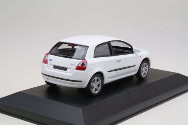 Fiat Stilo 3d 2002 white - Click Image to Close