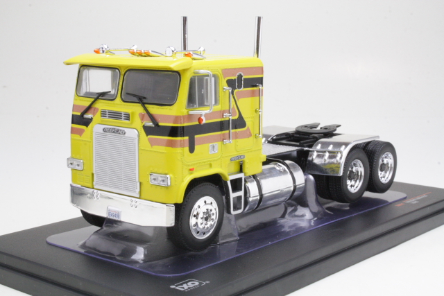 Freightliner FLA 1993, yellow