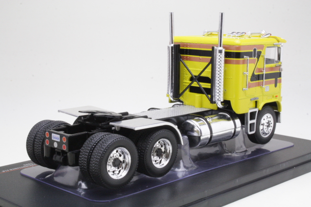 Freightliner FLA 1993, yellow