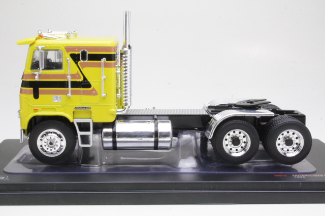 Freightliner FLA 1993, yellow