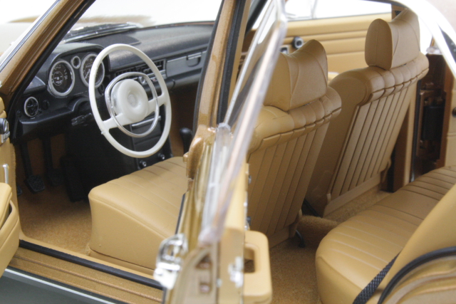 Mercedes 200 (w115) 1968, gold