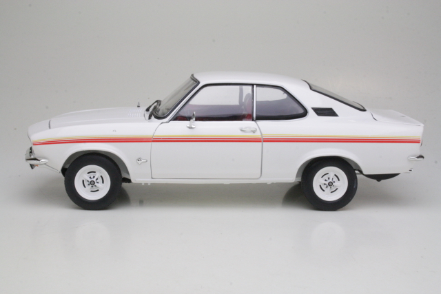 Opel Manta A Swinger 1975, valkoinen