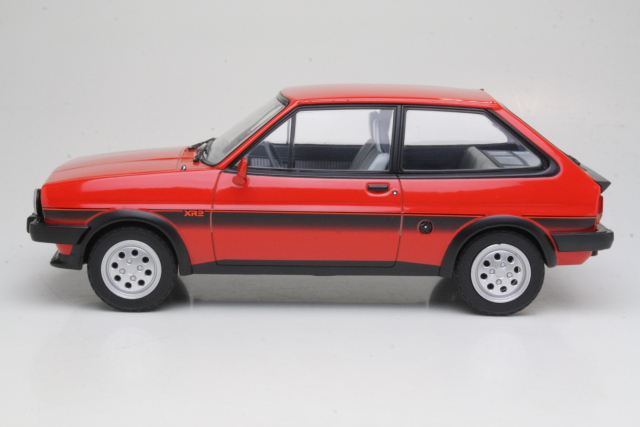 Ford Fiesta XR2 1981, punainen - Sulje napsauttamalla kuva