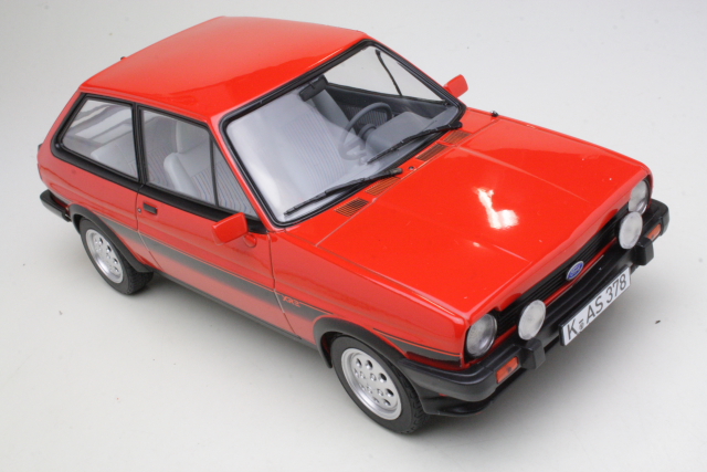 Ford Fiesta XR2 1981, punainen - Sulje napsauttamalla kuva