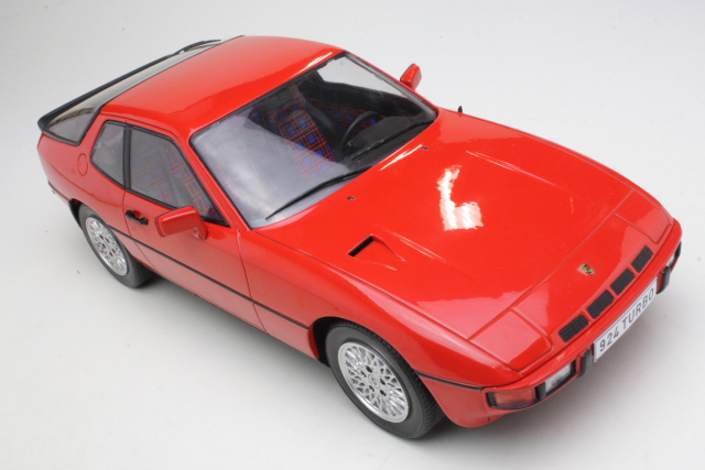 Porsche 924 Turbo 1979, punainen - Sulje napsauttamalla kuva